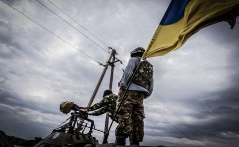 Штаб АТО: 25 обстрелов, двое украинских военных ранены