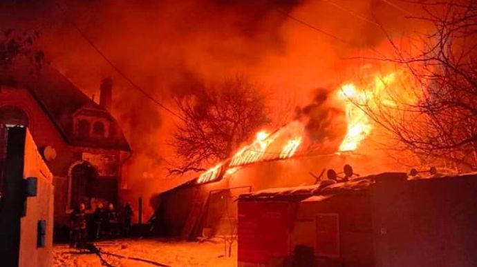 Shelling causes large fire in Kharkiv, 7 victims found under the rubble