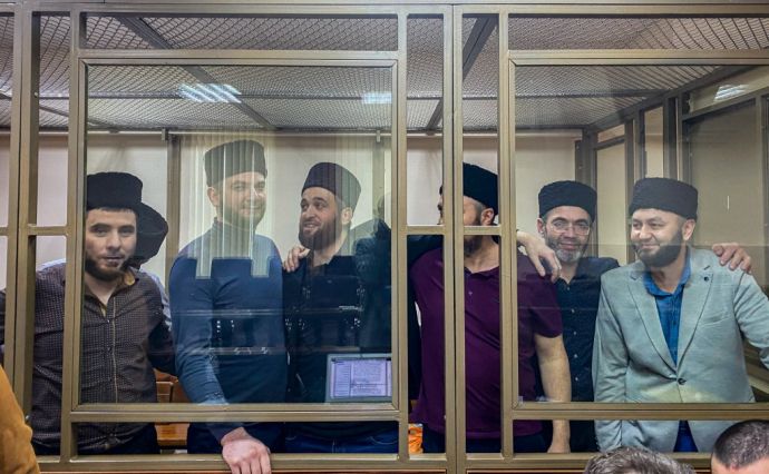 Росія продовжила арешт 8 кримським татарам, а в СІЗО – ні масок, ні антисептиків
