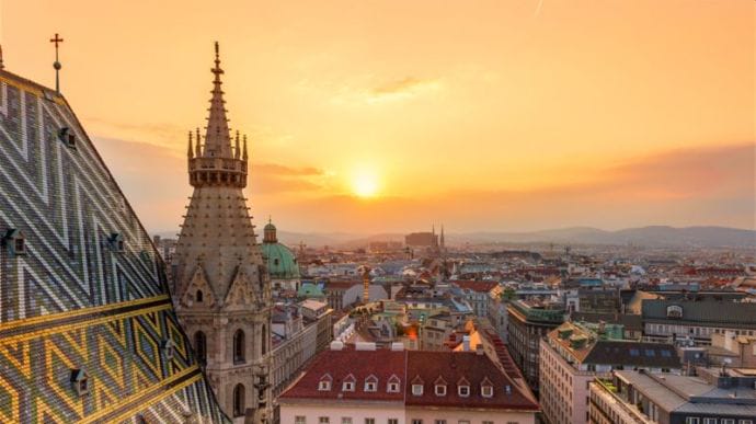 Австрия и Нидерланды открылись для туристов из Украины, привитых от коронавируса