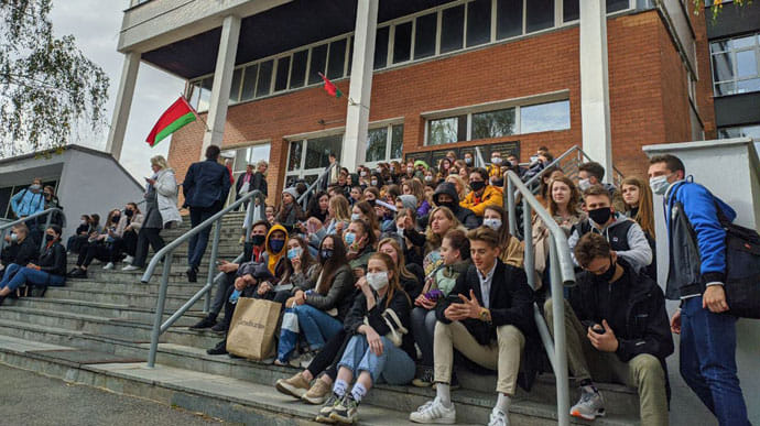 Белорусские студенты устроили сидячие демонстрации