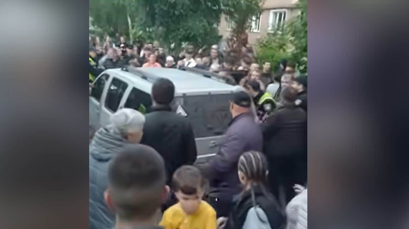 Сирський доручив провести службове розслідування щодо блокування автівки ТЦК у Кам'янці-Подільському