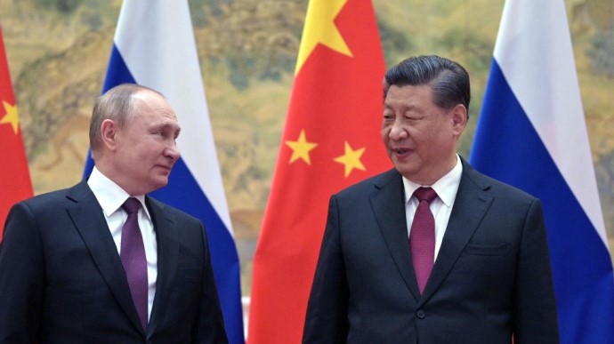 Росія просить Китай про військову та економічну допомогу – NYT