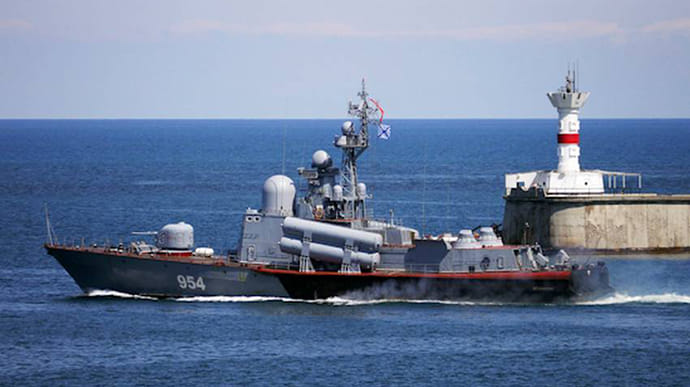 Корабли РФ игнорировали сигнал SOS украинского судна – Минобороны