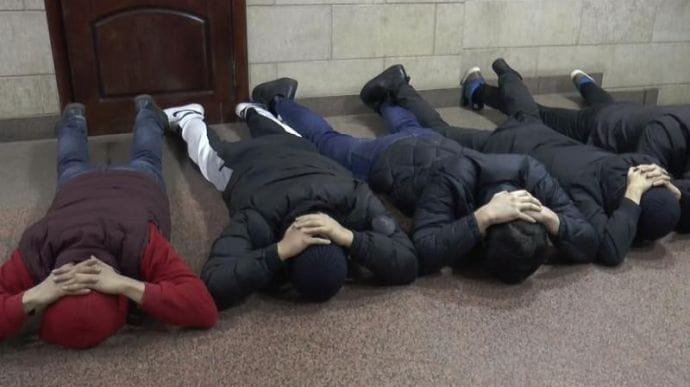 У Казахстані заявляють про 9 900 затриманих