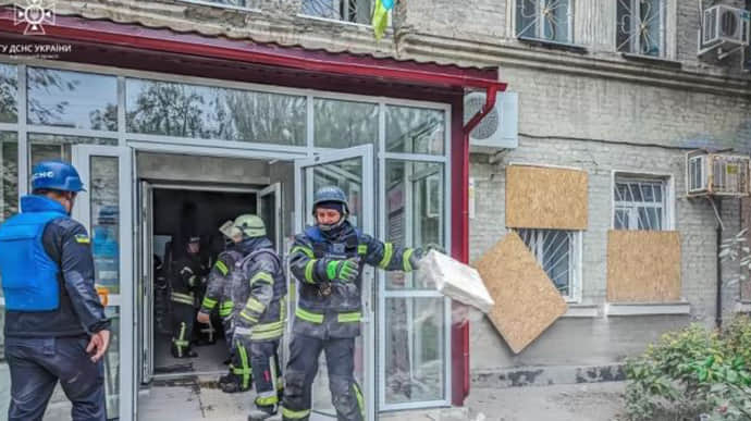 Удар по Покровську: ракета росіян влучила в будівлю соцзахисту, де було 50 людей
