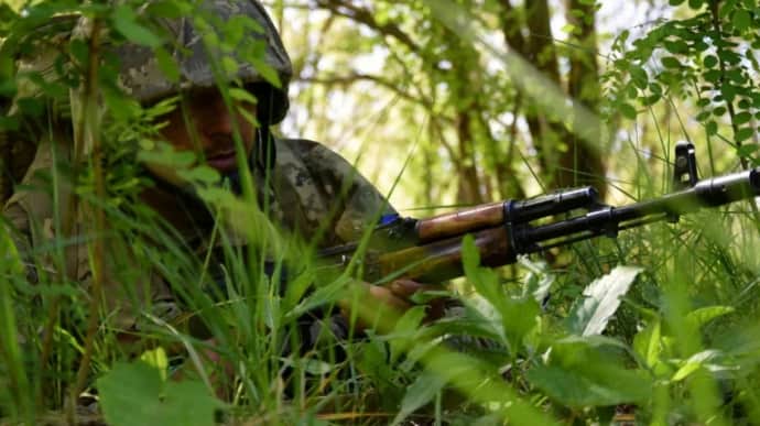 Ukrainian soldier captures four Russian troops in Donetsk Oblast