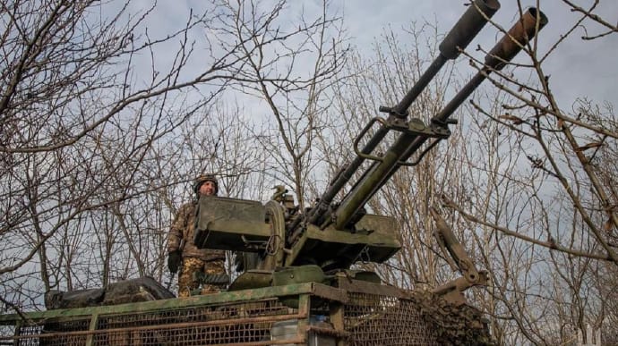 Ukrainian forces destroy 53 Russian armoured vehicles, 40 artillery systems and kill over 1,000 Russian soldiers on 17 February