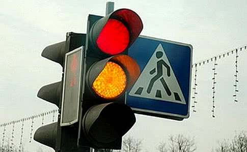В Укравтодоре против отмены желтого сигнала светофора