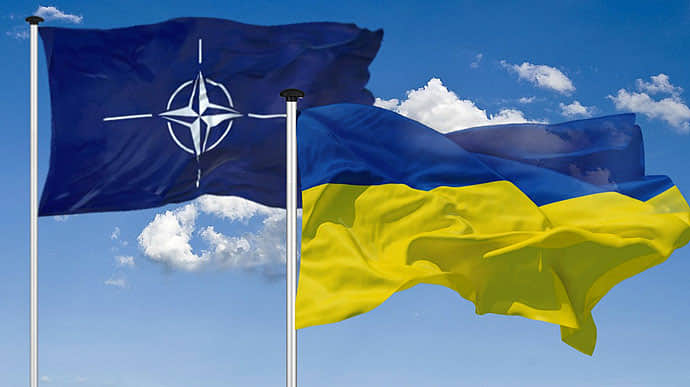 Наразі українці вважають важливішим членство в НАТО, ніж в ЄС − опитування 