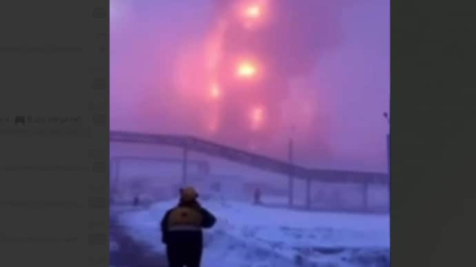 Drones attack 2 oil refineries in Russia's Samara Oblast, starting fires – video