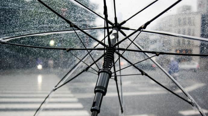 В понедельник дожди пройдут почти по всей Украине