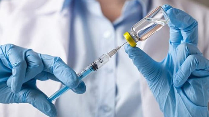 Британія починає вакцинацію підлітків 12-15 років від коронавірусу