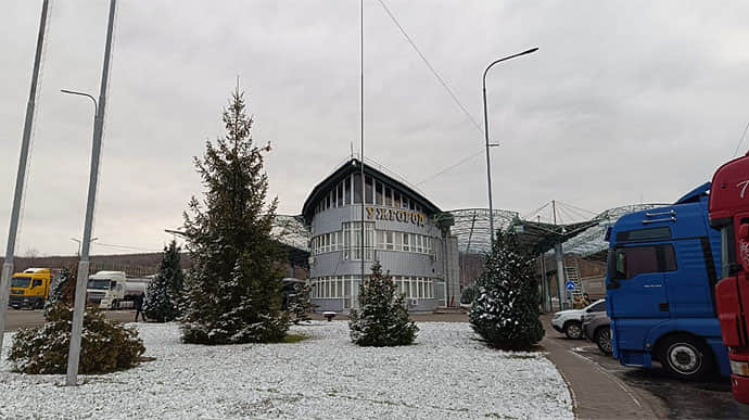 Словакия частично возобновила пропуск грузовиков на свою территорию − ГПСУ 