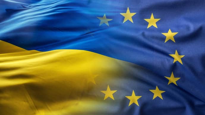 Two-thirds of Ukrainians consider joining EU and NATO equally important