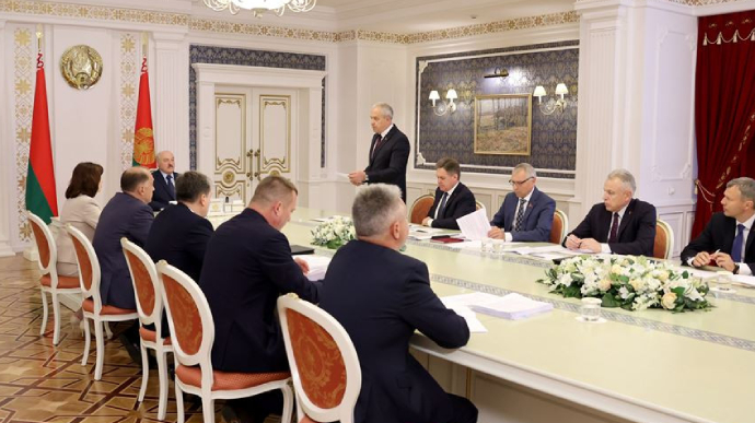 Лукашенко пропонує свою перебудову: ліквідувати партії, які проти курсу влади