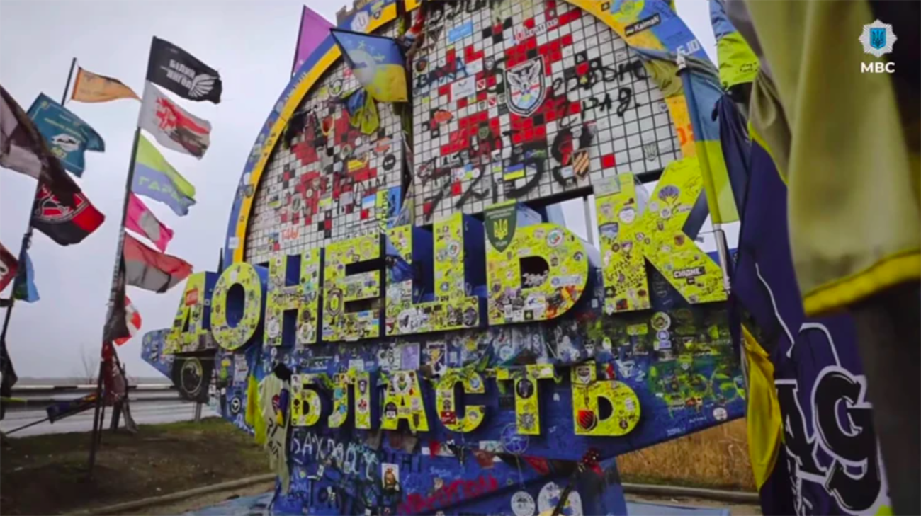 Carol of the Bells performed near legendary sign marking entry to Donetsk Oblast – video