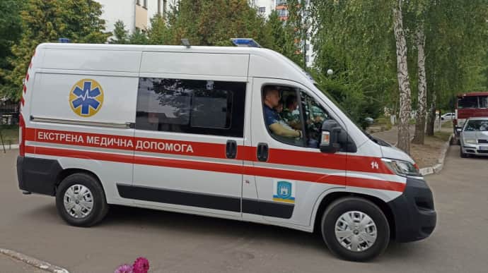 Russians drop explosives on ambulance car in Kherson Oblast, injuring driver