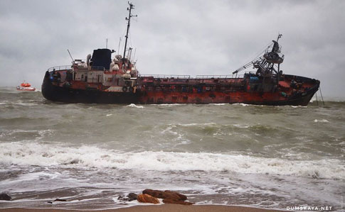 Аварія танкера під Одесою: вміст нафтопродуктів у морі перевищено у 157 разів 