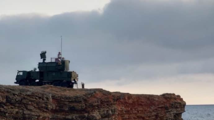 Russians install air defence system right next to beach in Sevastopol – photos