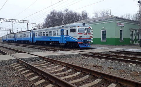 На Донеччині частково відновили рух поїздів