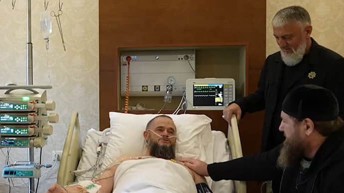 З'явилося нове відео з Кадировим на фоні хворого дядька у лікарні в Москві
