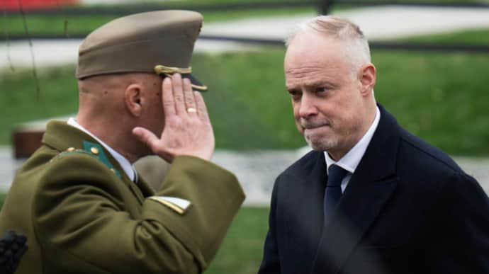 Hungarian defence minister unexpectedly praises heroic and brave struggle of the Ukrainians