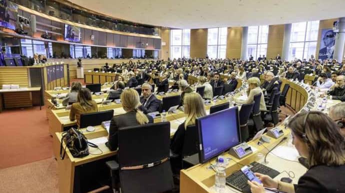 Крупнейшую группу Европарламента пополнили оппозиционные к Орбану венгры
