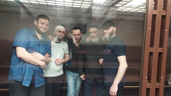 Російський суд лишив у СІЗО 5 кримських татар