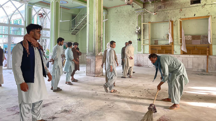 В Афганістані у мечеті стався вибух: десятки загиблих і поранених