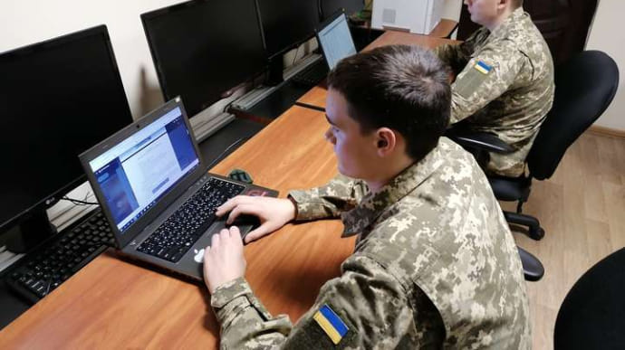 Украинцев приглашают вступить в кибервойска