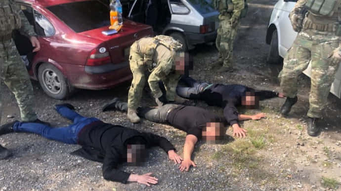 Пытки и запугивания: силовики задержали 7 участников банды полицейских