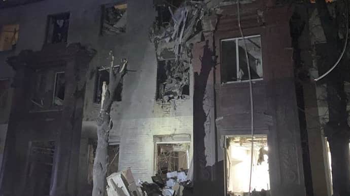 Враг нанес 6 ракетных ударов по Запорожью: попал в многоэтажку, есть погибшие