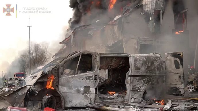 Львов: МВД показало видео пожара после ракетного удара