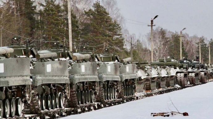 Echelon, with 50 cars of military equipment, leaves Belarus for Russia