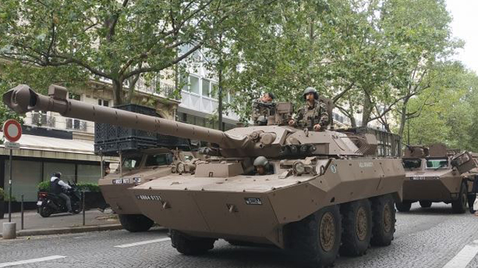 Macron Promises Zelenskyy Amx 10 Rc Wheeled Tanks And Bastion Armoured