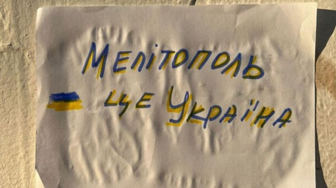 Residents of Russian-occupied Melitopol distribute pro-Ukraine posters