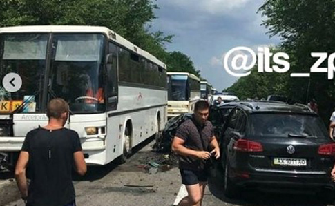 Машины Управления госохраны попали в аварию с автобусами с детьми