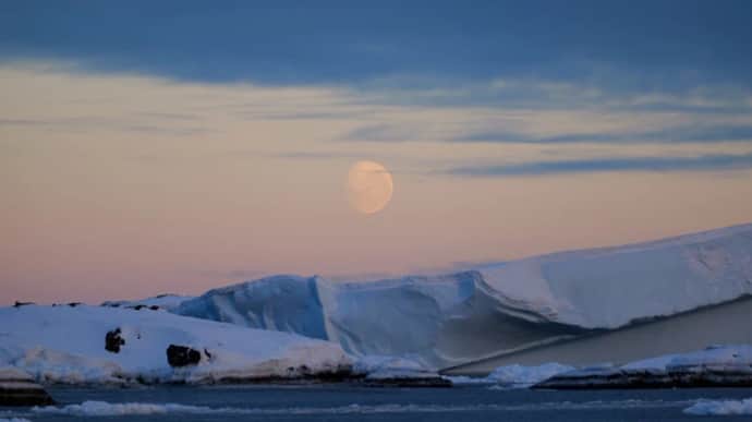 Desolate and mystical: polar explorers show rare night-time landscapes in Antarctica – photos