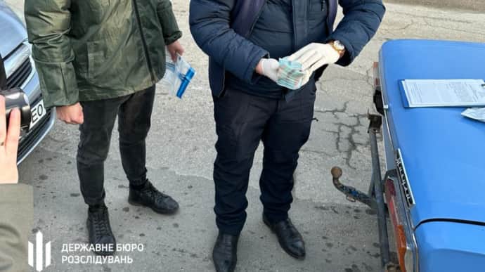 За 3 тысячи долларов обещал доставить в Молдову: ГБР задержало пограничника