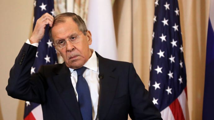 Лавров заявив, що НАТО та ЄС загрожують Росії – Bloomberg