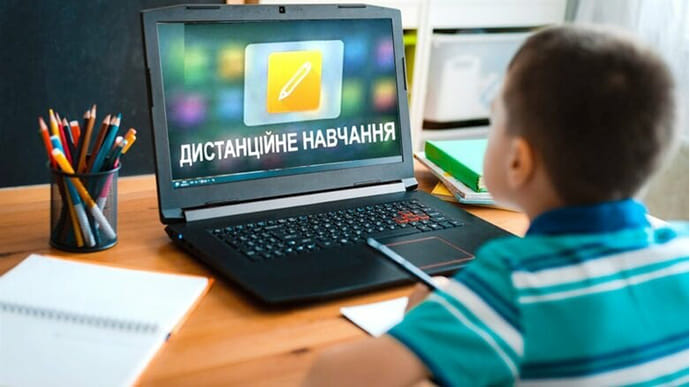 Негода пошкодила 7 шкіл у Києві: частина учнів піде на дистанційку  
