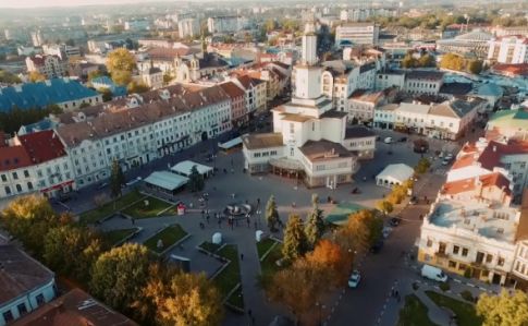 На в’їздах в Івано-Франківськ будуть міряти температуру, парки й майданчики закриють