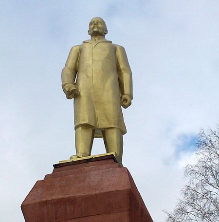 У Охтирці встановили новий памятник Леніну