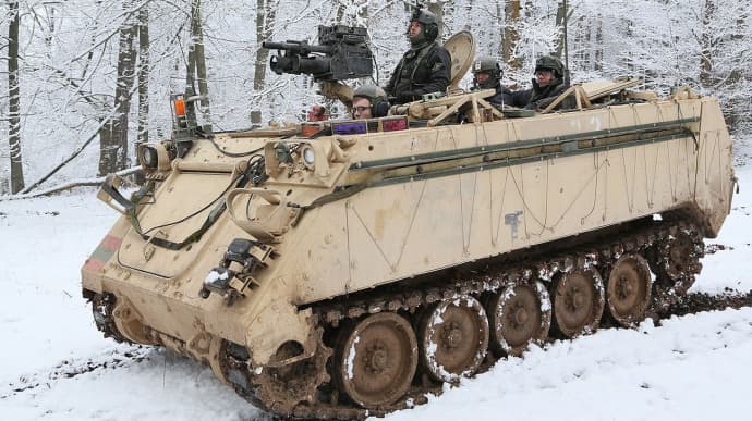 Испания на Рамштайн объявила о предоставлении Украине бронетранспортеров М113