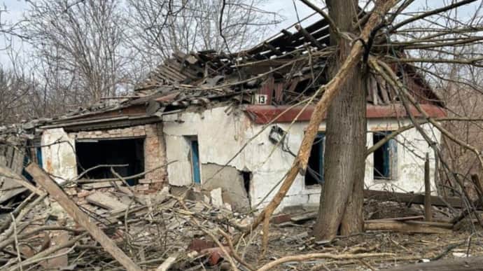 Russians bombard village in Donetsk Oblast, killing one civilian