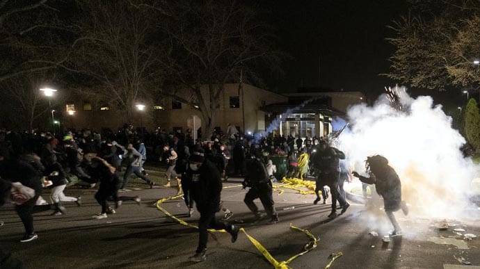 У США спалахнули протести через смерть хлопця від рук поліцейського