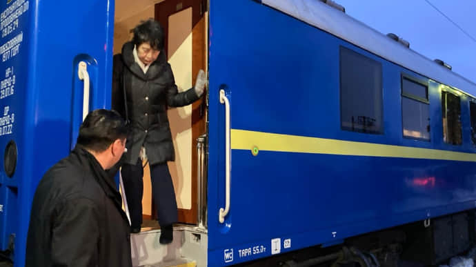 Глава МИД Японии прибыла в Киев