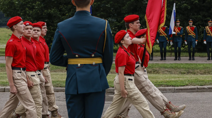 Російських старшокласників навчатимуть стрільбі бойовими патронами – ЗМІ