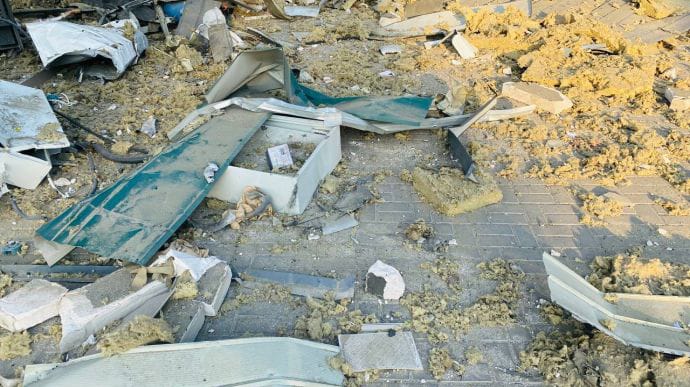 Атака на Запорожье: повреждены 16 многоэтажек, медучреждение и учебные заведения